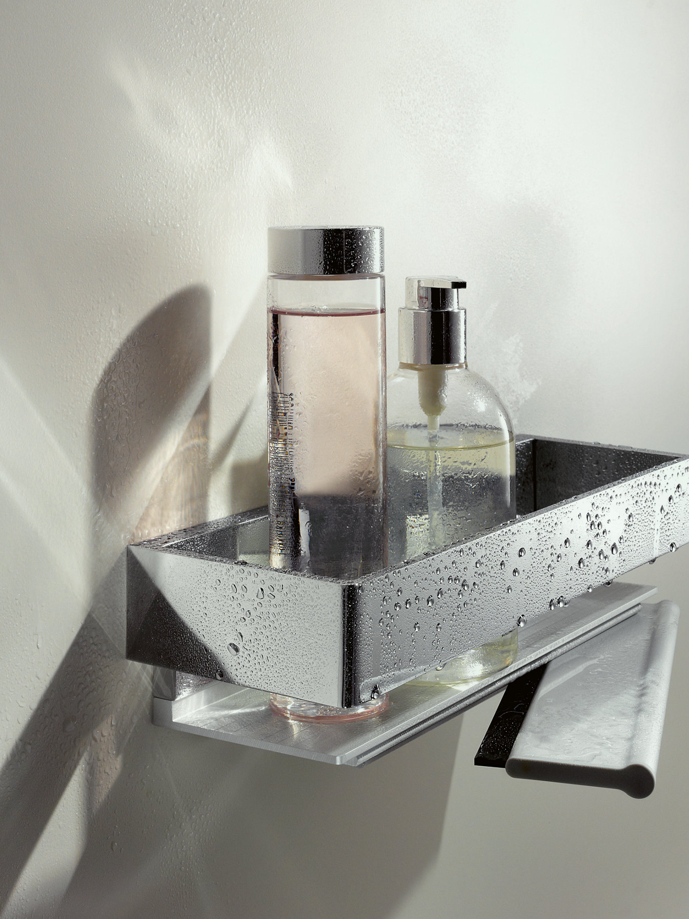 Shower basket with integrated glass wiper of the Edition 11 chrome-plated