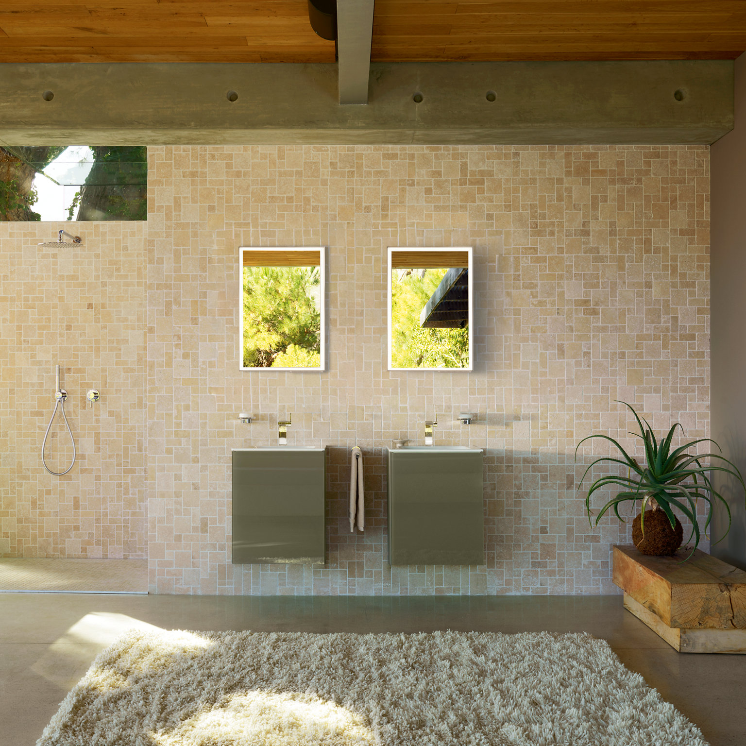 Deux stations de lavage X-LINE avec miroirs lumineux en truffe, mitigeurs monocommande EDITION 11 et zone de lavage