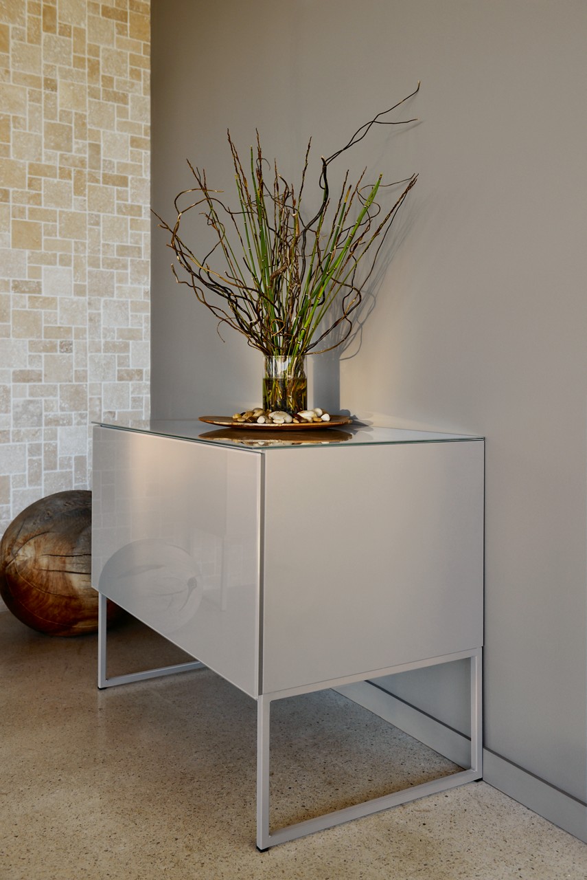 X-Line Sideboard mit Bodengestell in Cashmere