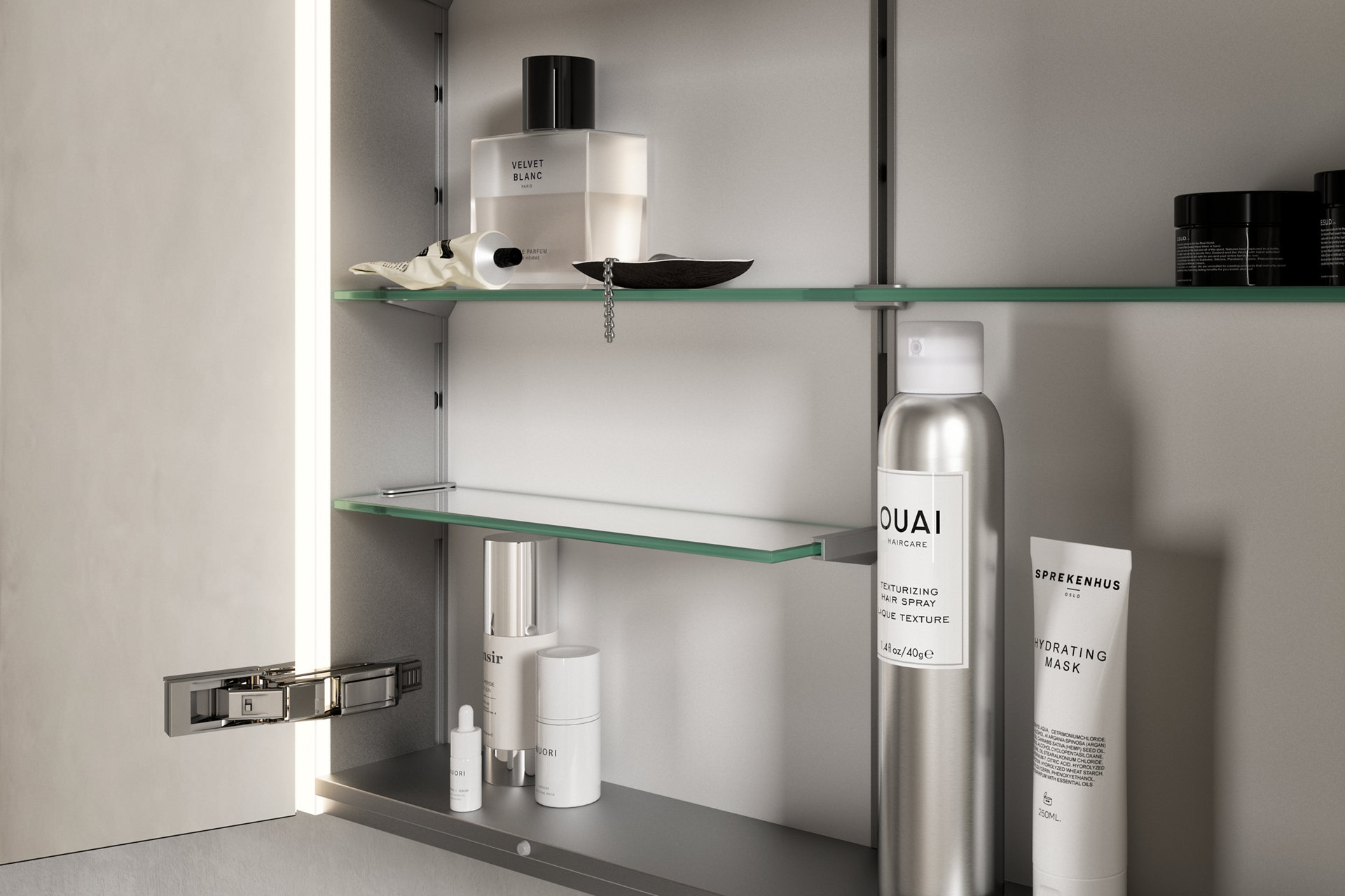Innenansicht des Somaris Spiegelschrank mit Glasablagen