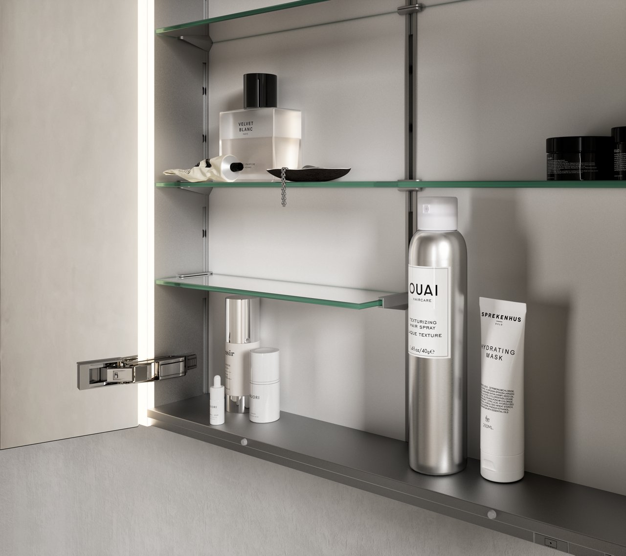 Innenansicht des Somaris Spiegelschrank mit Glasablagen