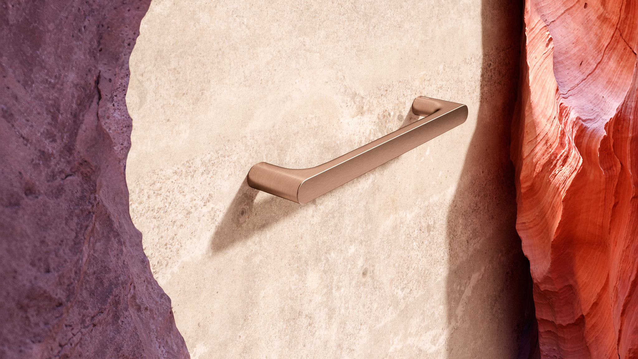 EDITION 400 grab bar in brushed rose gold