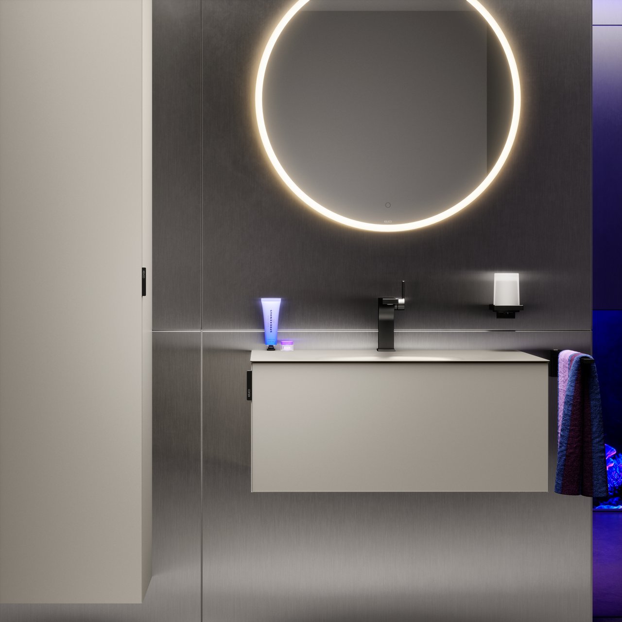 EDITION 11 ART Waschtischunterbau und Hochschrank in der Farbe Manhattan mit rundem Lichtspiegel, EDITION 11 Armatur und Accessoires in Titanschwarz gebürstet