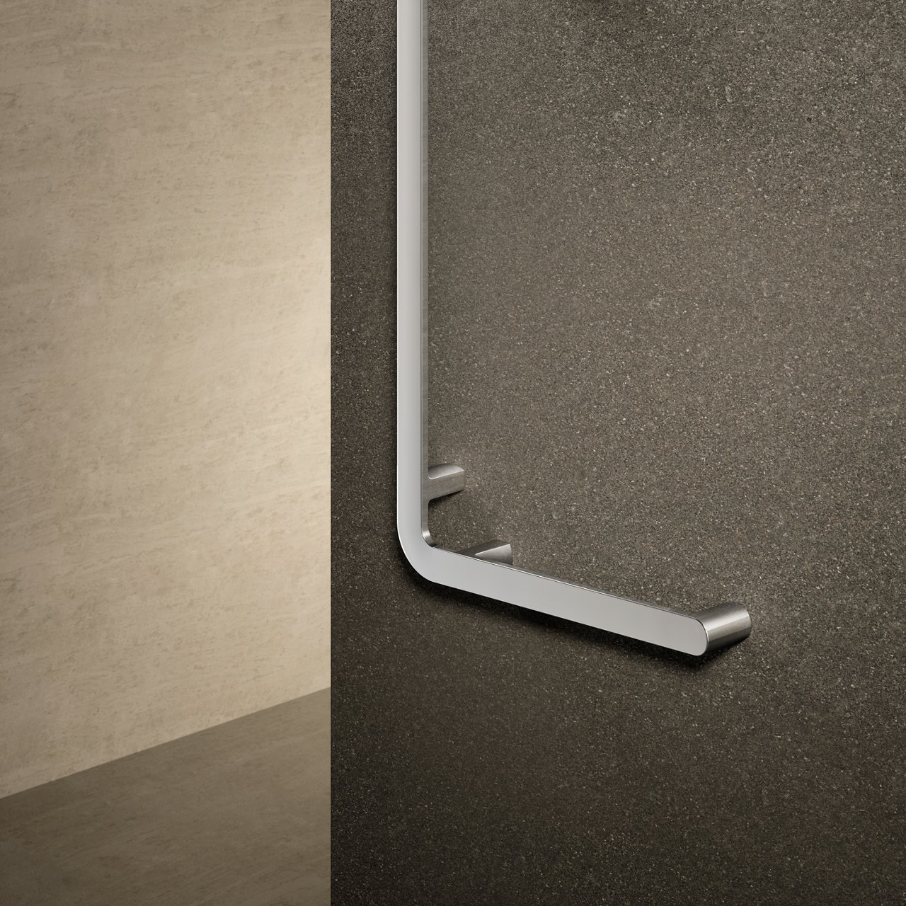 ELEGANCE Maniglione ad angolo con superficie cromata