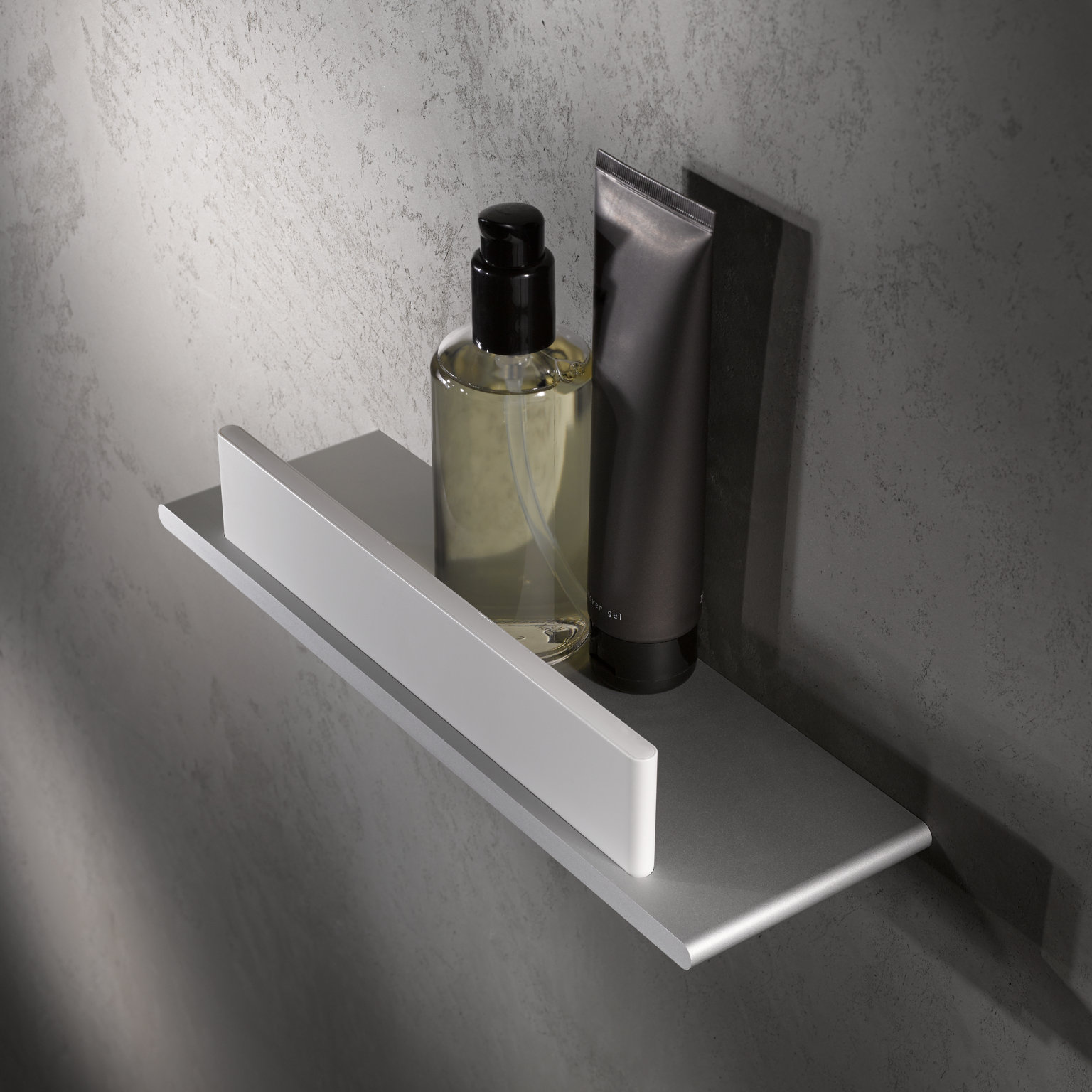 Duschablage mit integriertem Glasabzieher und Pflegeprodukten der Edition 400 in Aluminium silber-eloxiert