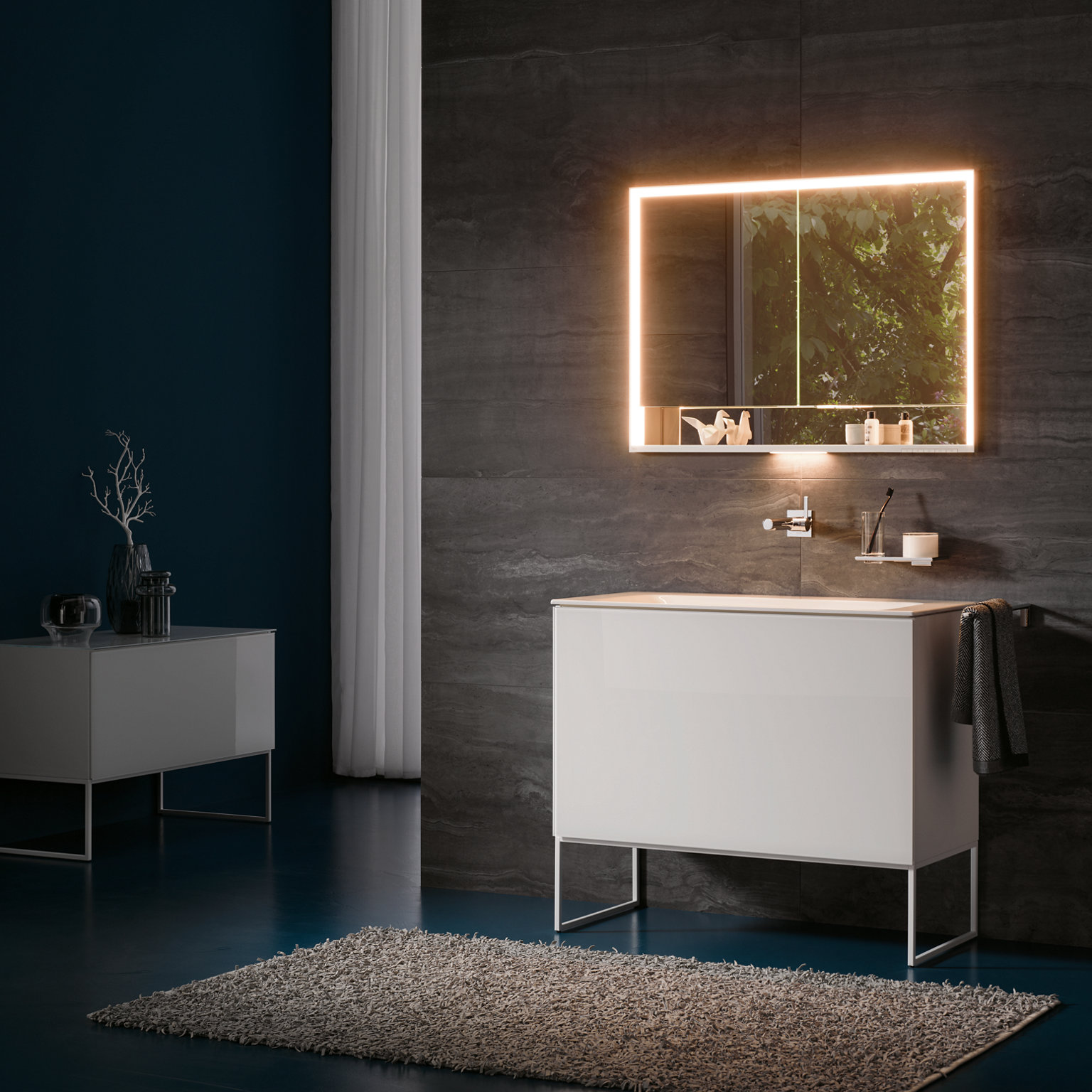 X-Line Waschtischunterbau mit Bodengestell, Royal Lumos Spiegelschrank mit warmer Beleuchtung, Edition 400 Accessoires und IXMO Armatur