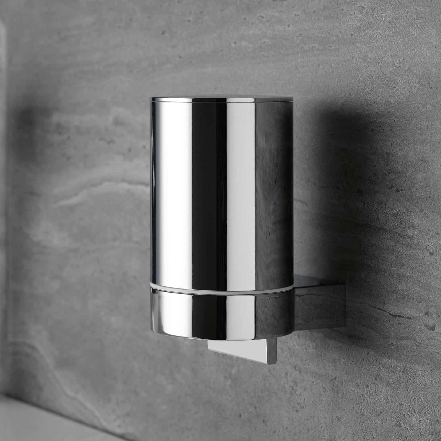 Collection Plan chrome-plated lotion dispenser with wall mounting set