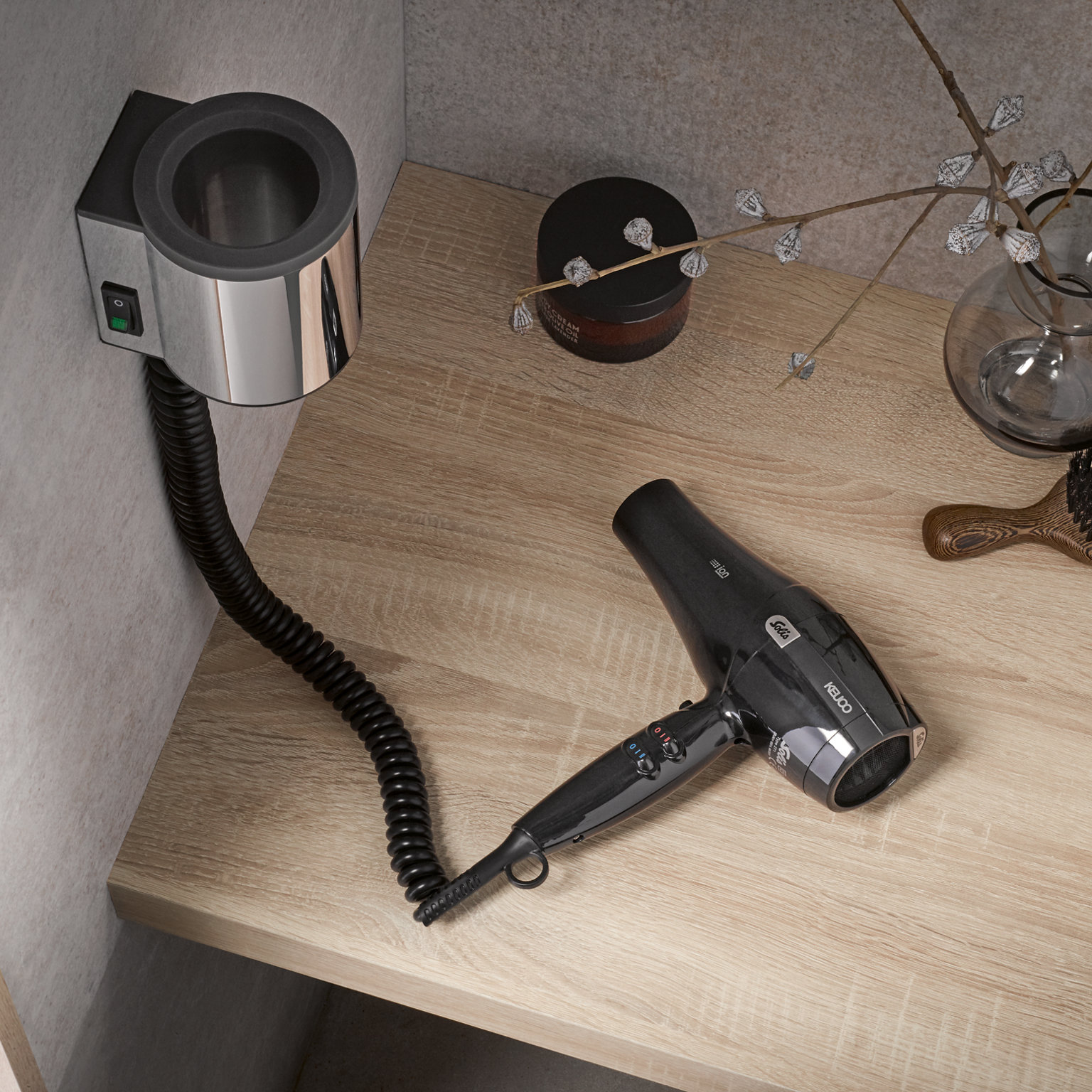 Haartrockner mit Wandhalterung der Collection Plan in schwarzgrau verchromt