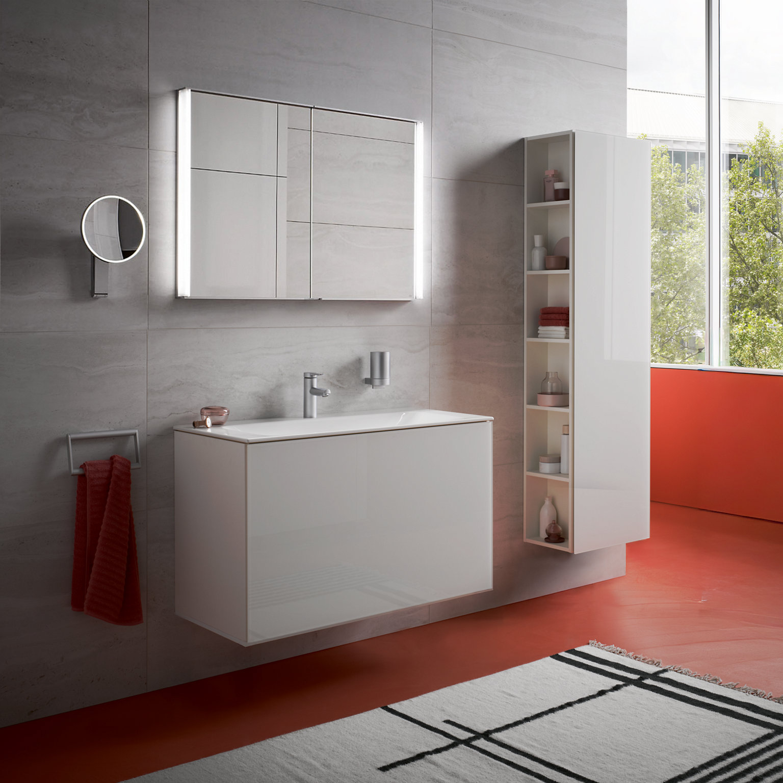 Weiße X-Line Möbel ohne Bodengestellen und Lichtspiegel sowie Plan Armatur und Accessoires
