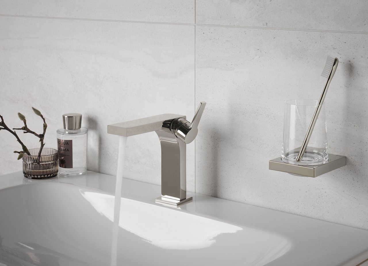 PNV Einhebel-Waschtischmischer der Edition 11 und Seifenablage in Nickel glänzend