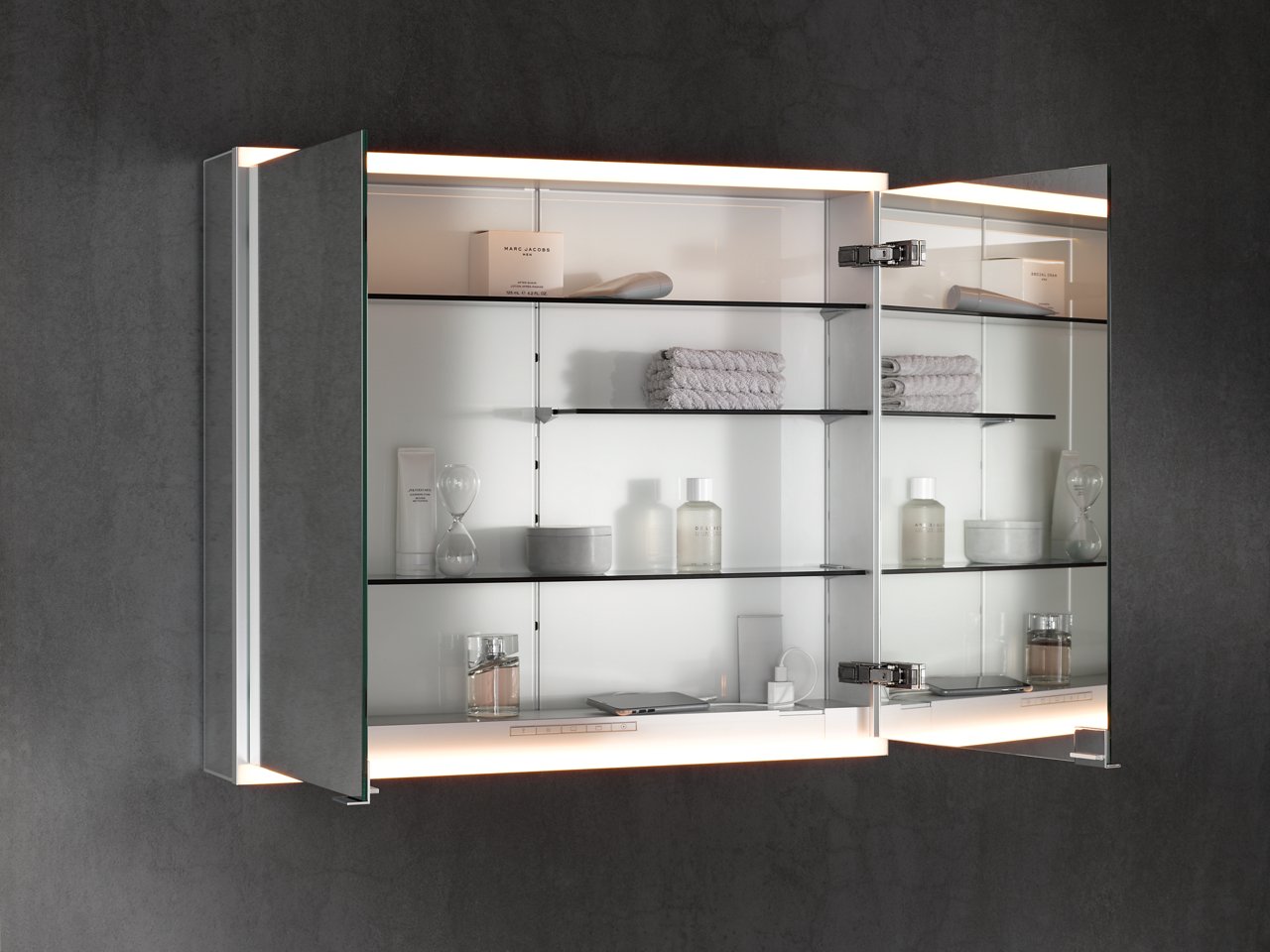 Interior view of the illuminated 2-door mirrored cabinet ROYAL MODULAR 2.0