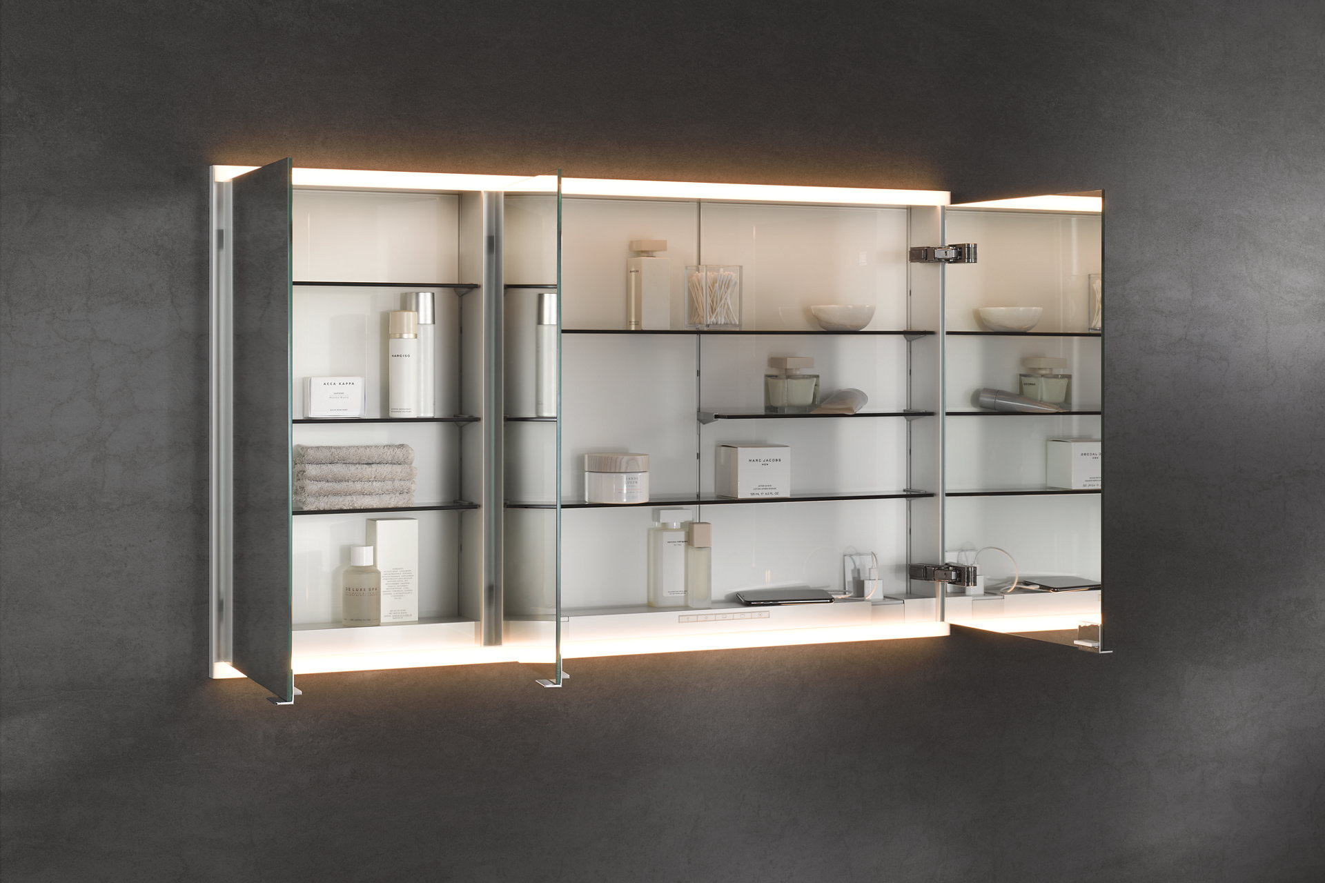 Innenansicht des 3-türigen Royal Modular 2.0 Spiegelschranks