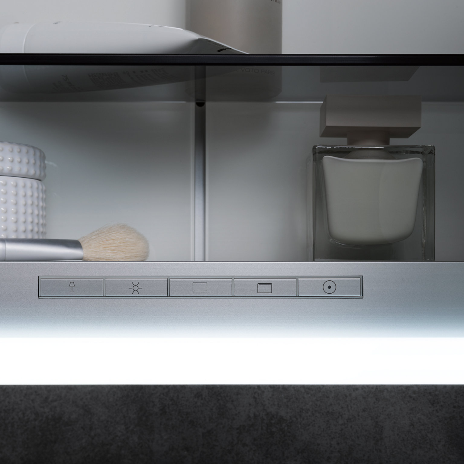 Bedienfeld zur Beleuchtung im Royal Modular 2.0 Spiegelschrank
