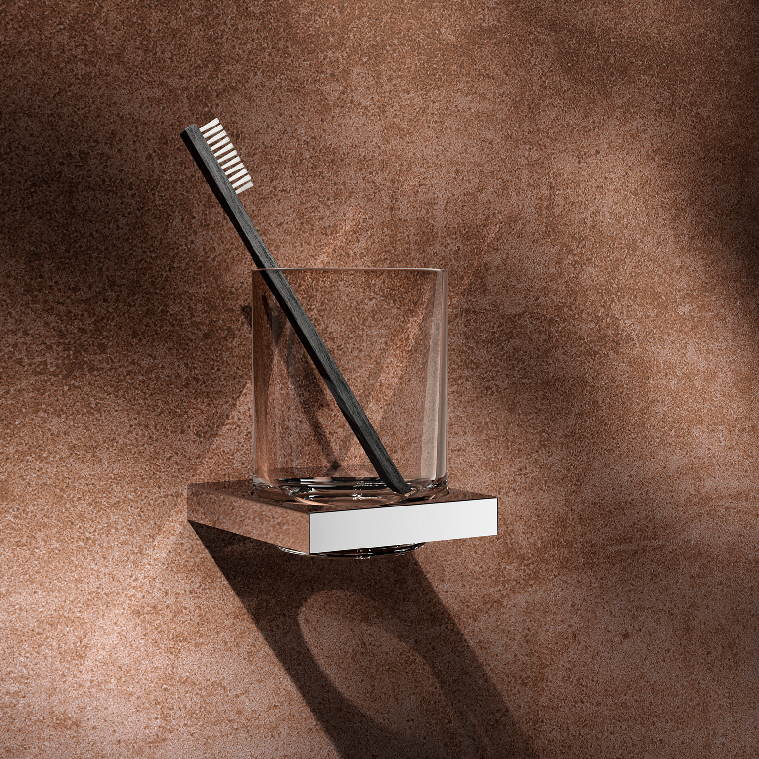 Echtkristall-Glas mit Zahnbürste im Glashalter der Edition 90 Square