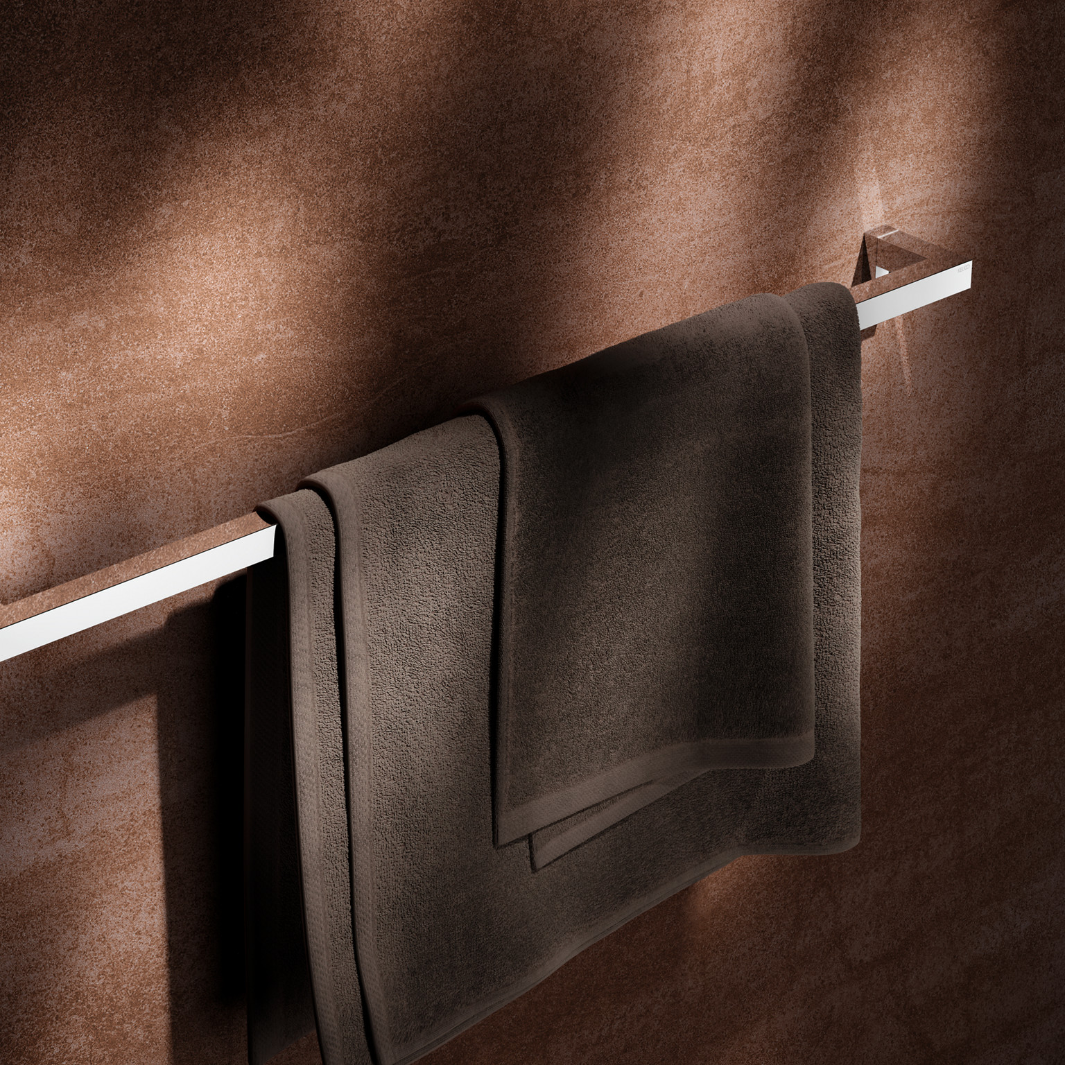 Badehandtuchhalter der Edition 90 Square mit Handtuch