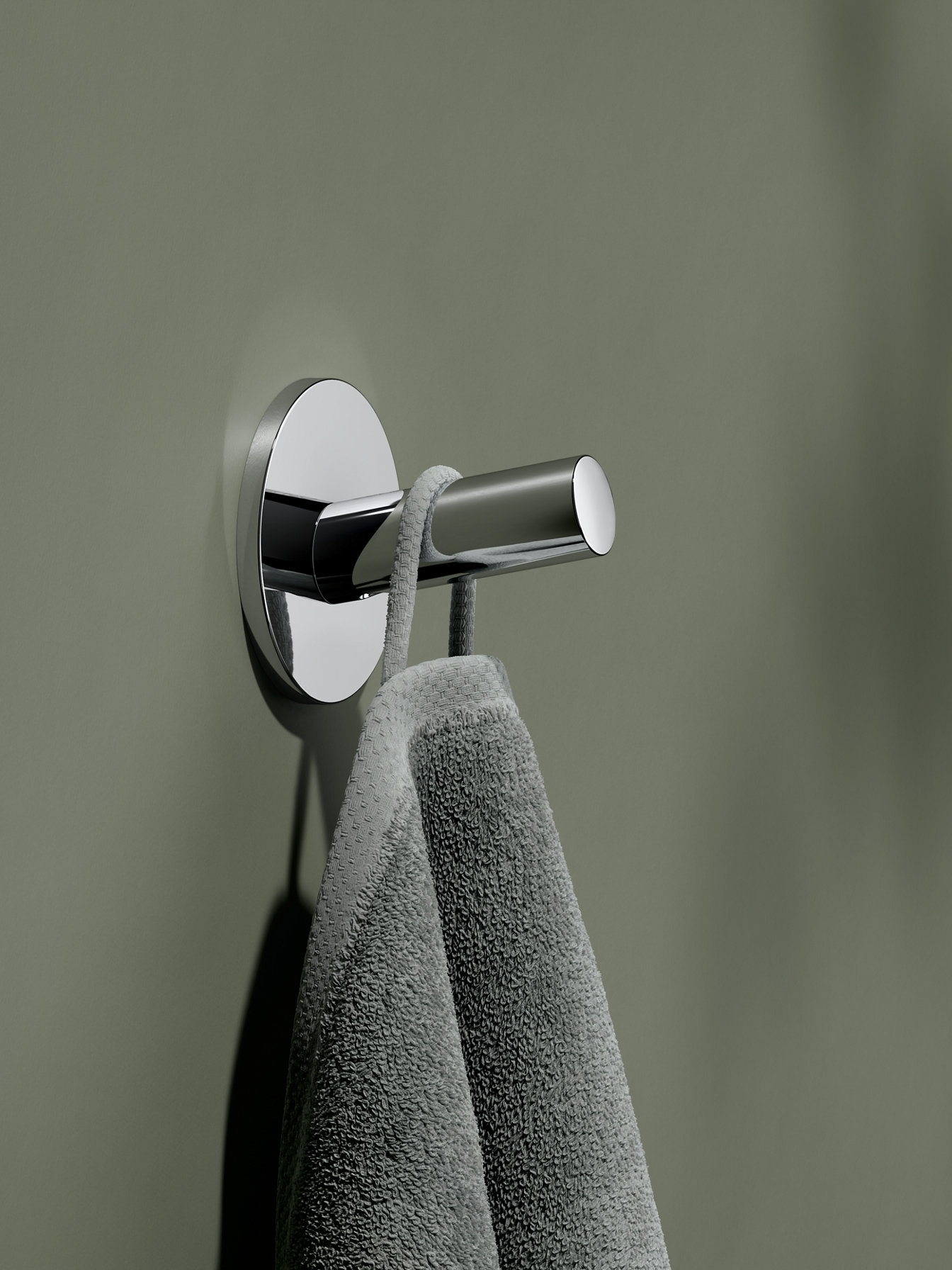 Serviette chromée de la Collection Reva fixée avec un kit de colle avec serviette