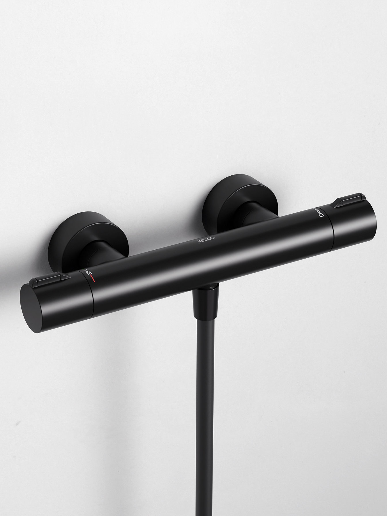 PLAN blue Thermostat-Brausemischer Aufputz in schwarz mit schwarzem Brauseschlauch