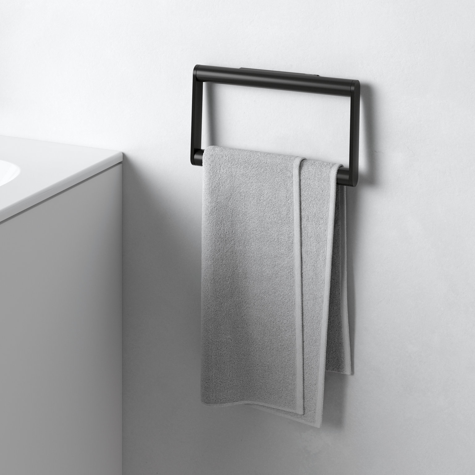 Schwarzer Handtuchring der Collection Plan mit Handtuch