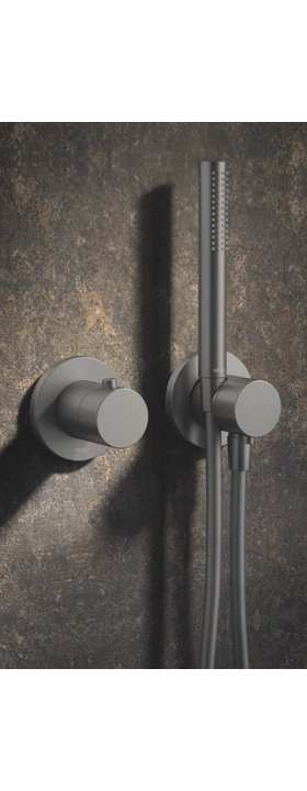 IXMO_solo with thermostat and stainless steel hand shower bracket for shower