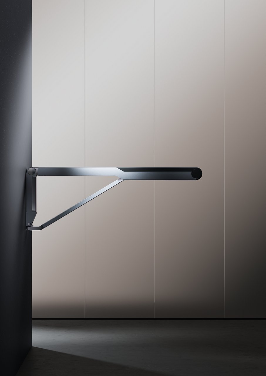 Collection Axess Stützklappgriff mit Auflagefläche aus schwarzem Kunststoff mit seitlicher Ansicht