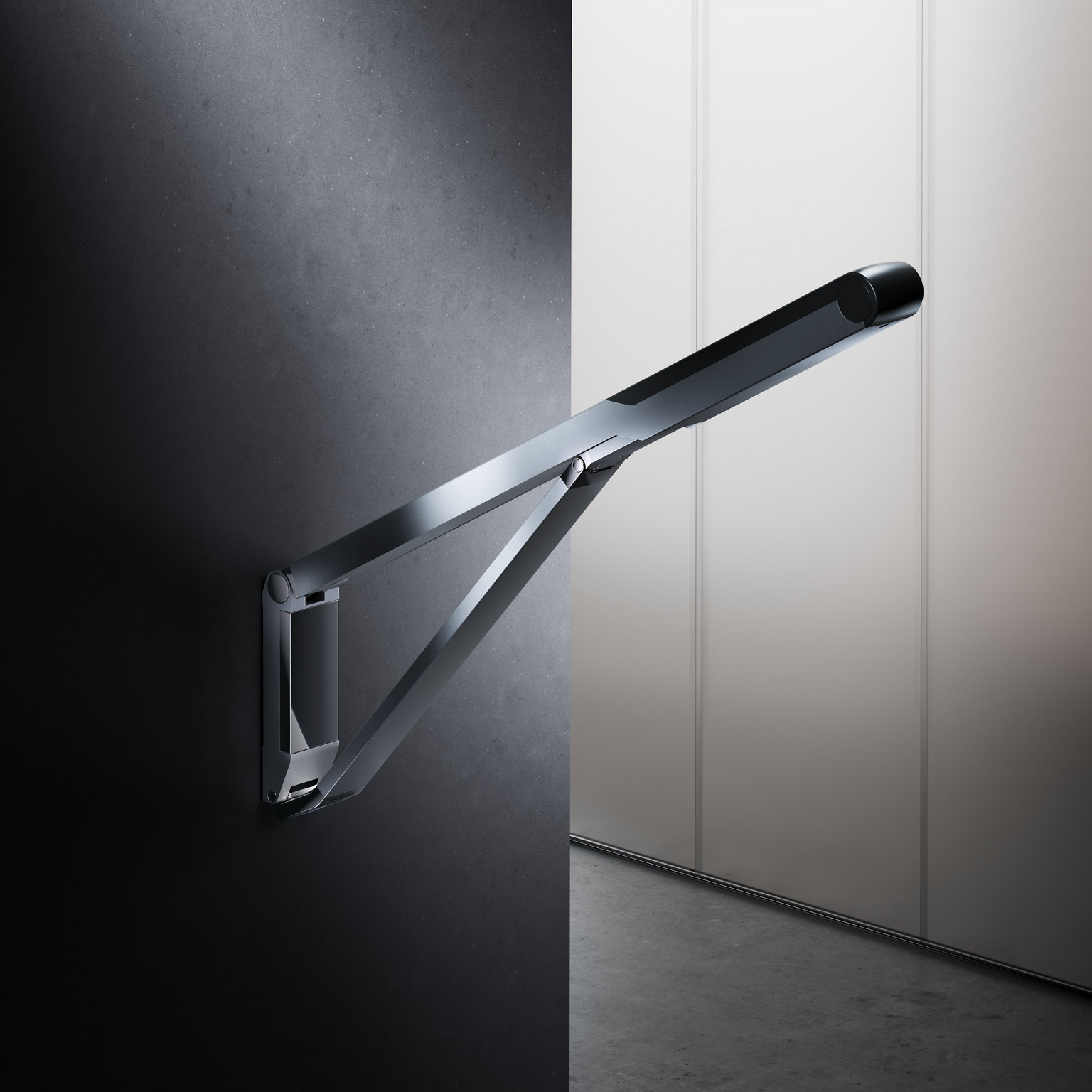 Collection Axess Stützklappgriff, Aluminium silber-eloxiert, mit Auflagefläche aus schwarzem Kunststoff, halb an die Wand geklappt