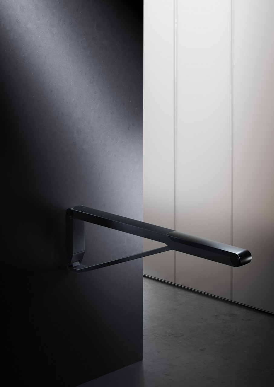 Collection Axess Stützklappgriff in Schwarz matt mit Auflagefläche aus schwarzem Kunststoff