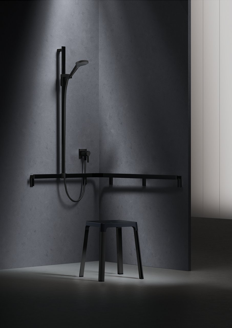 Schwarzer Axess Duschhandlauf mit Brausestange und Handbrause, Brausemischer IXMO Pure sowie schwarzem Hocker