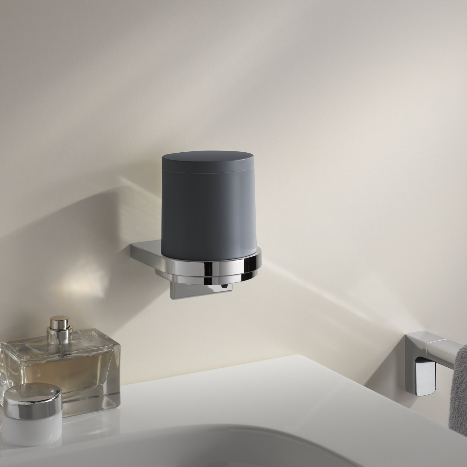 Collection Moll Lotionspender mit Deckel in Anthrazit