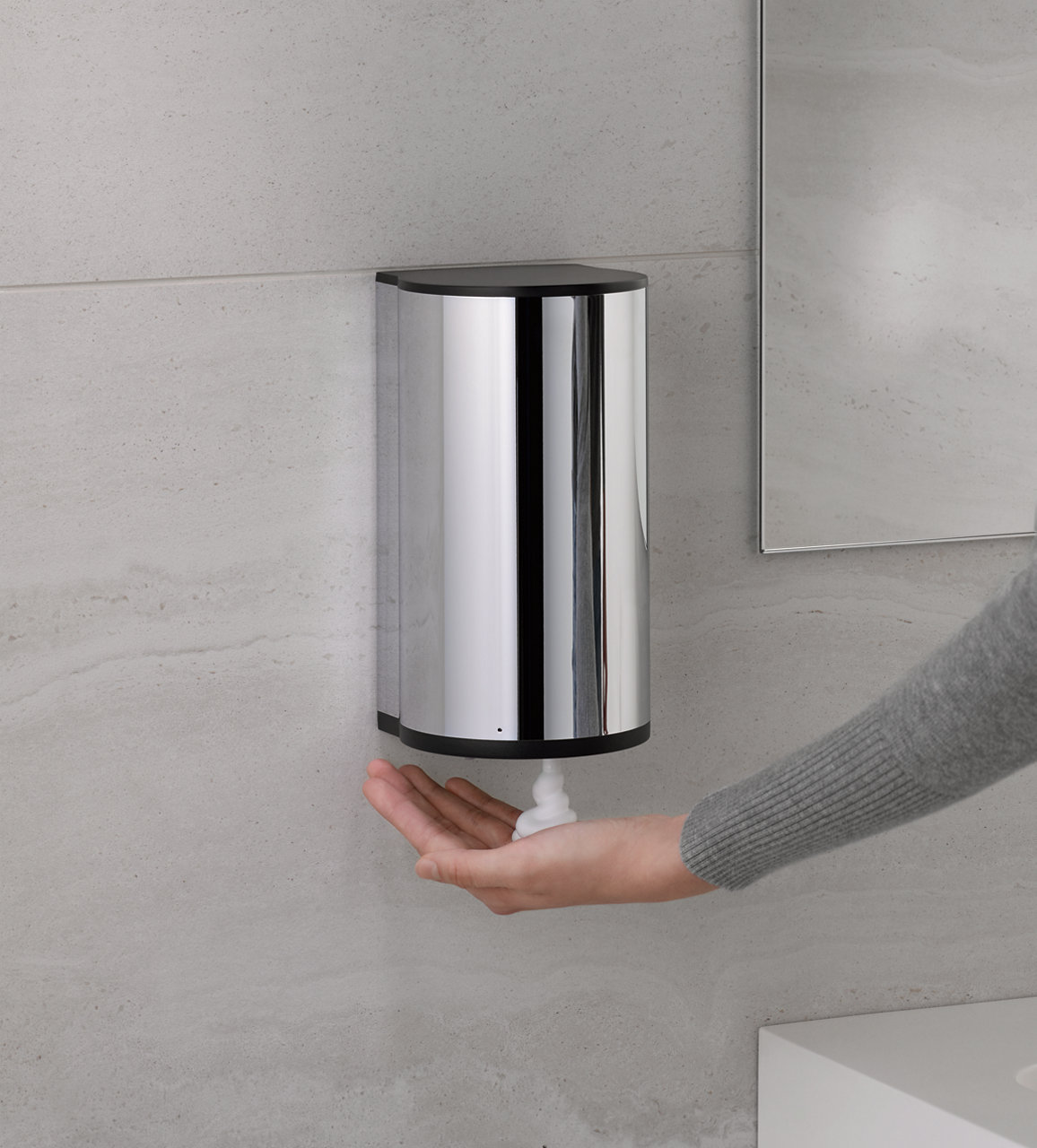 Distributeur de savon électronique Delta DESD-751 sur le pont