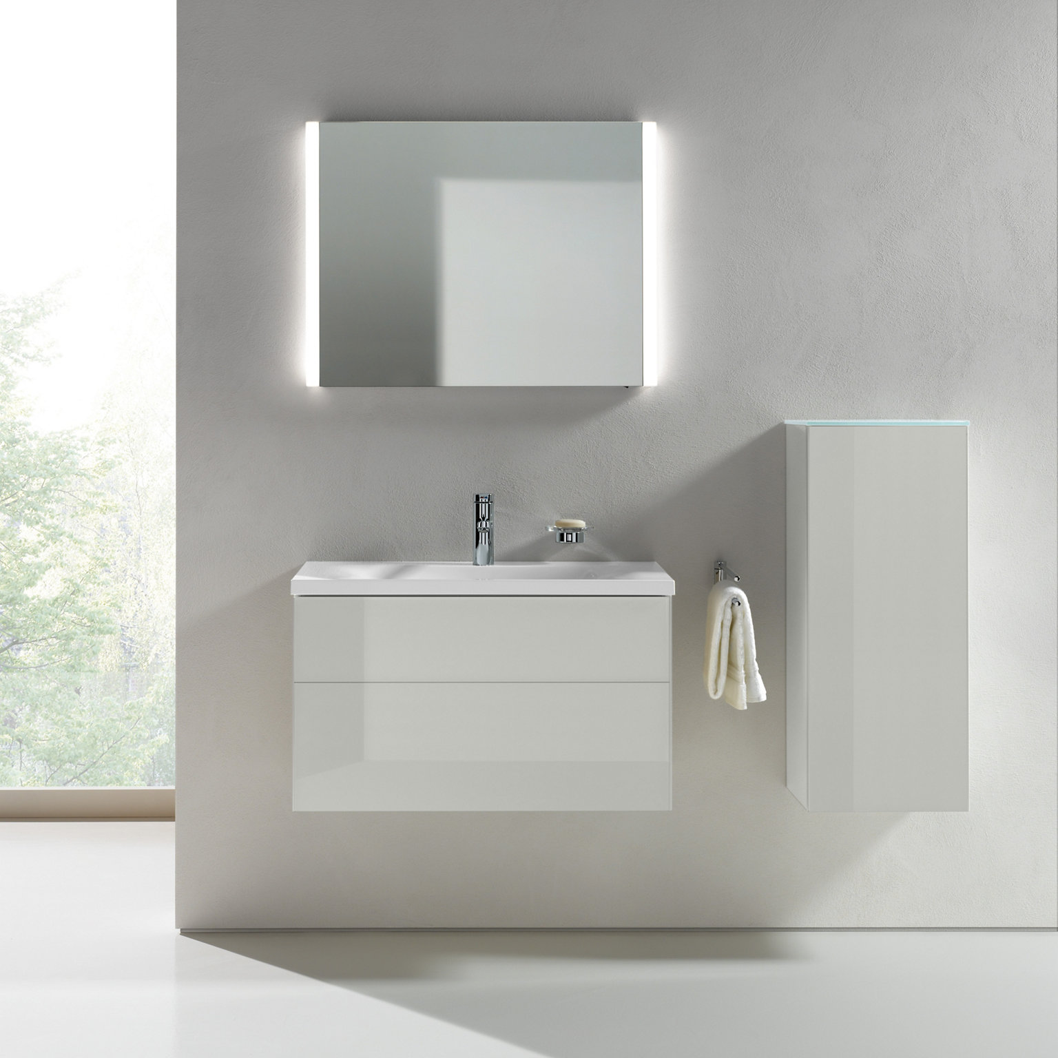 Royal Reflex Möbel in Weiß mit Plan Accessoires und Armatur