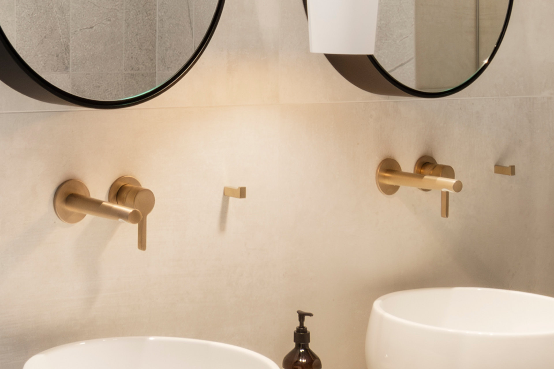 Waschtisch KEUCO Referenz Alea Resort mit EDITION 400 Waschtischarmatur in Bronze gebürstet