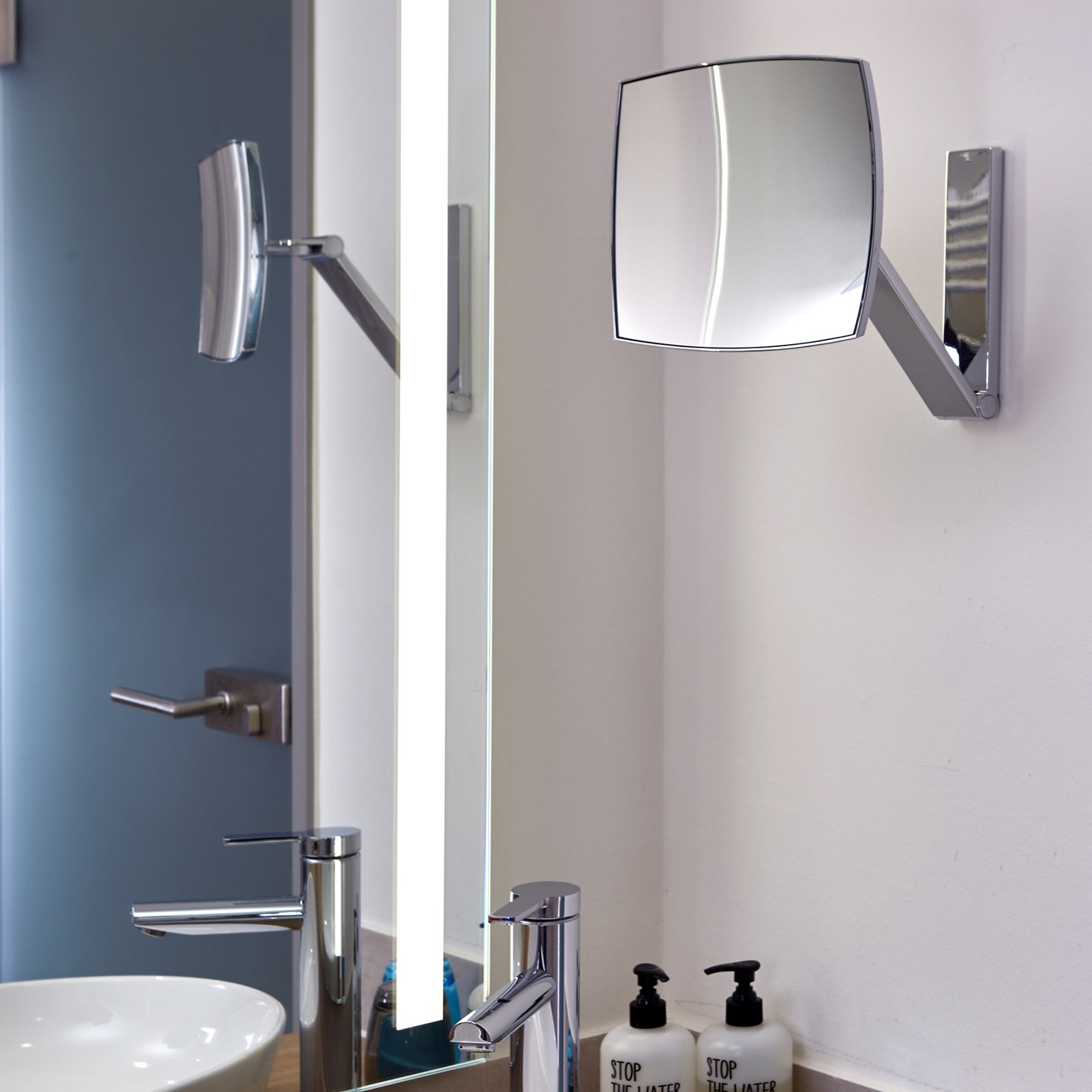 Washbasin in the Arborea Hotel with PLAN BLUE fitting and iLook_move cosmetic mirror