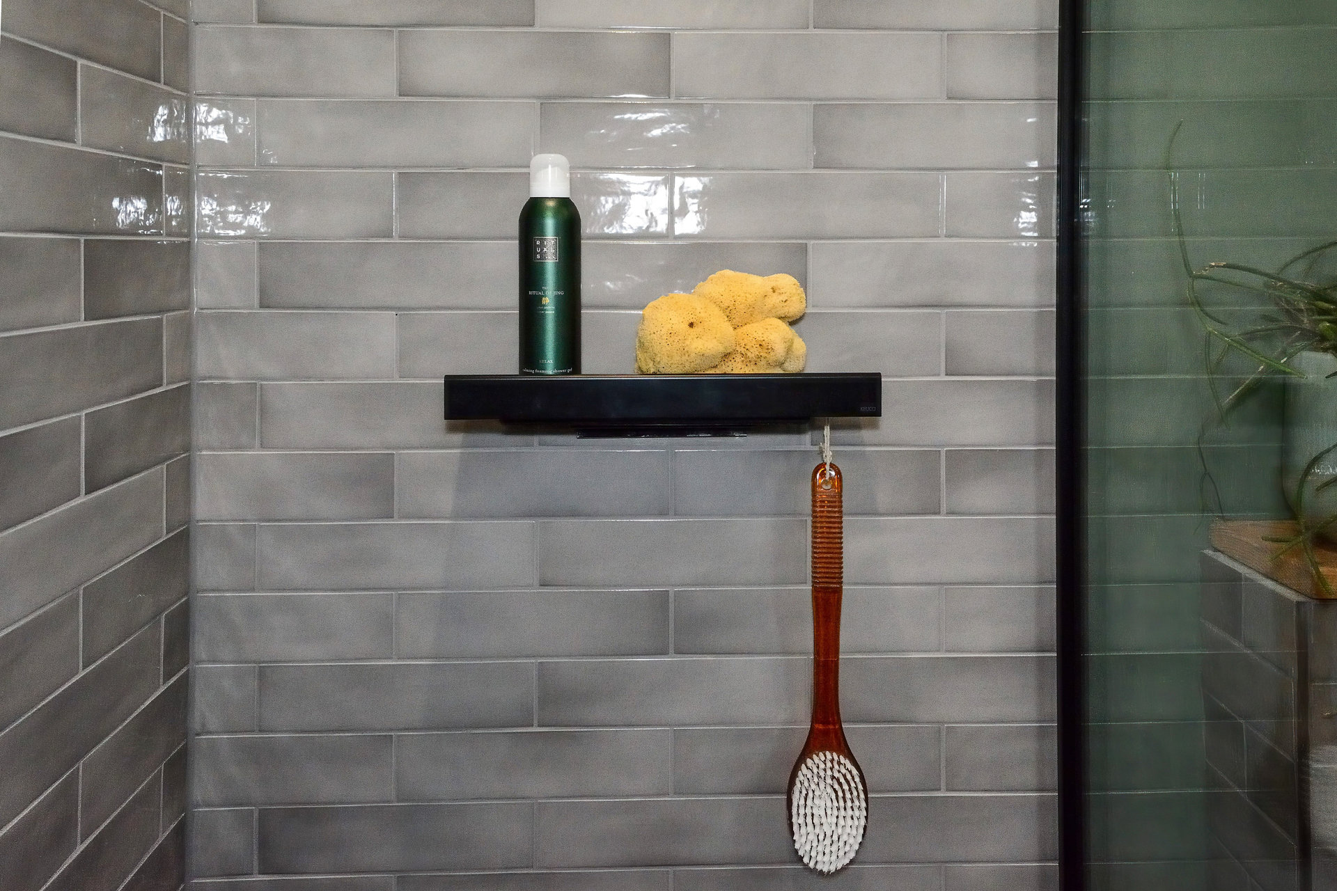 REVA shower shelf Copyright Jörg Gockeln