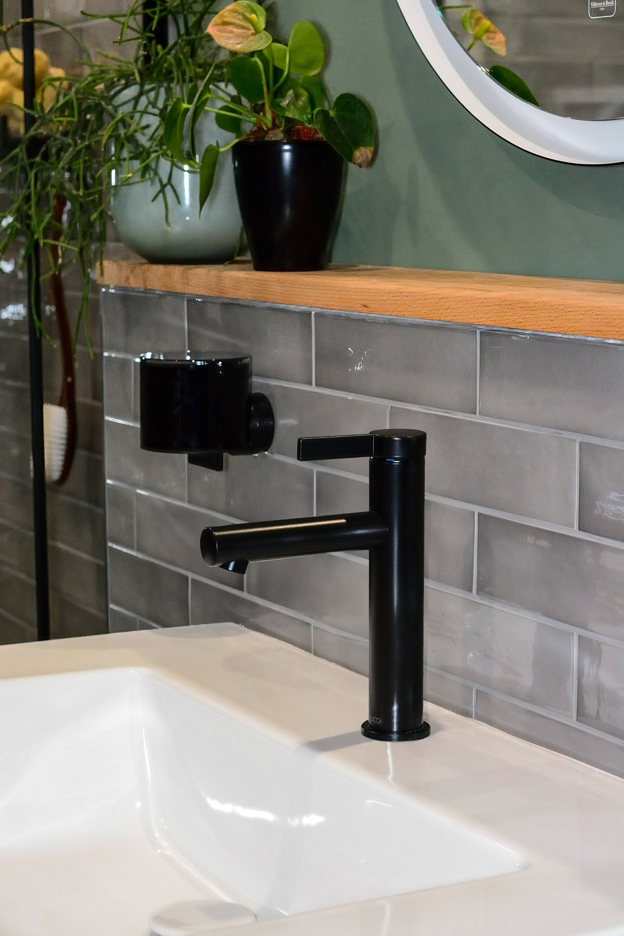 REVA soap dispenser and IXMO Pure sink mixer tap Copyright Jörg Gockeln