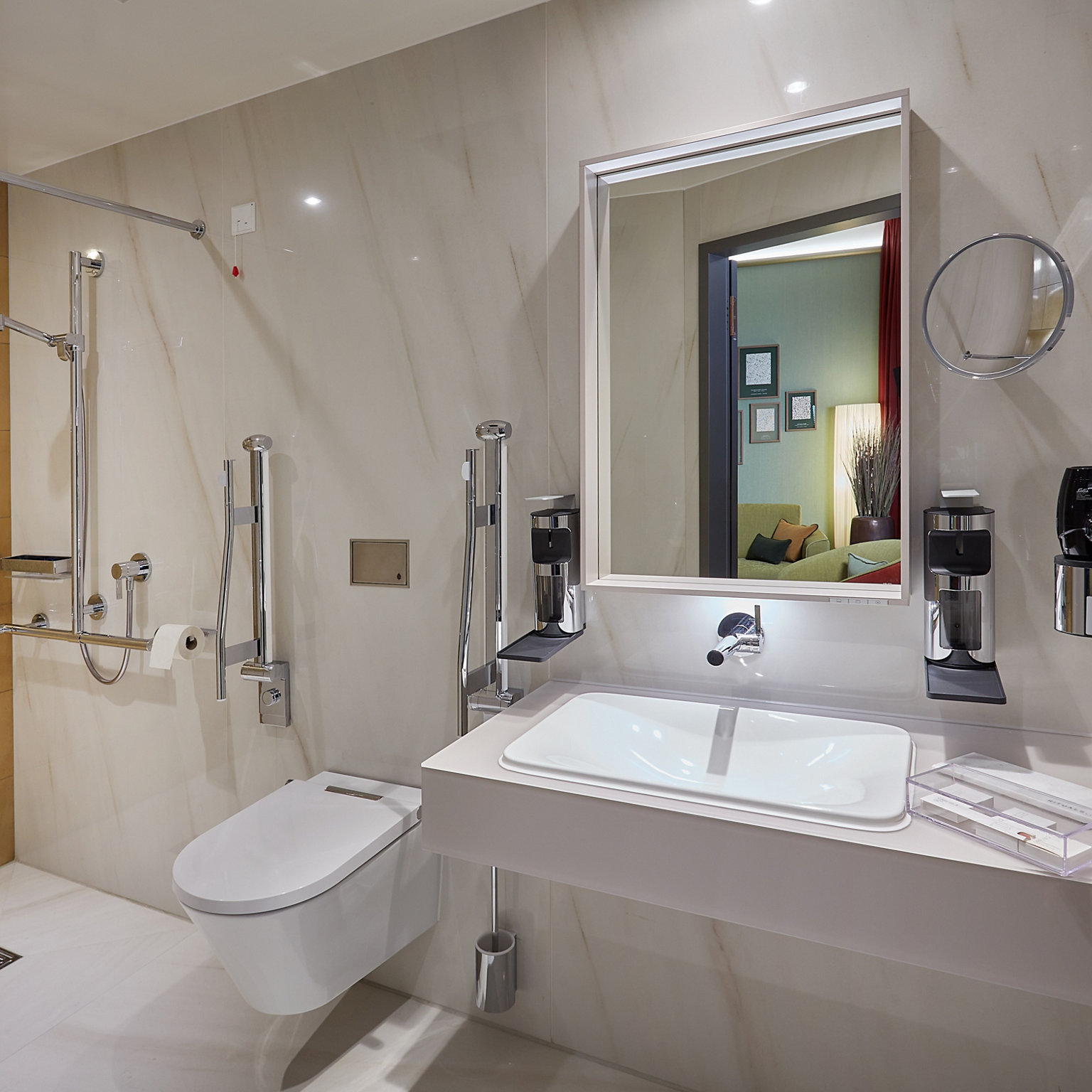 Dusche, WC und Waschtisch mit PLAN-Produkten in den Waldkliniken Eisenberg