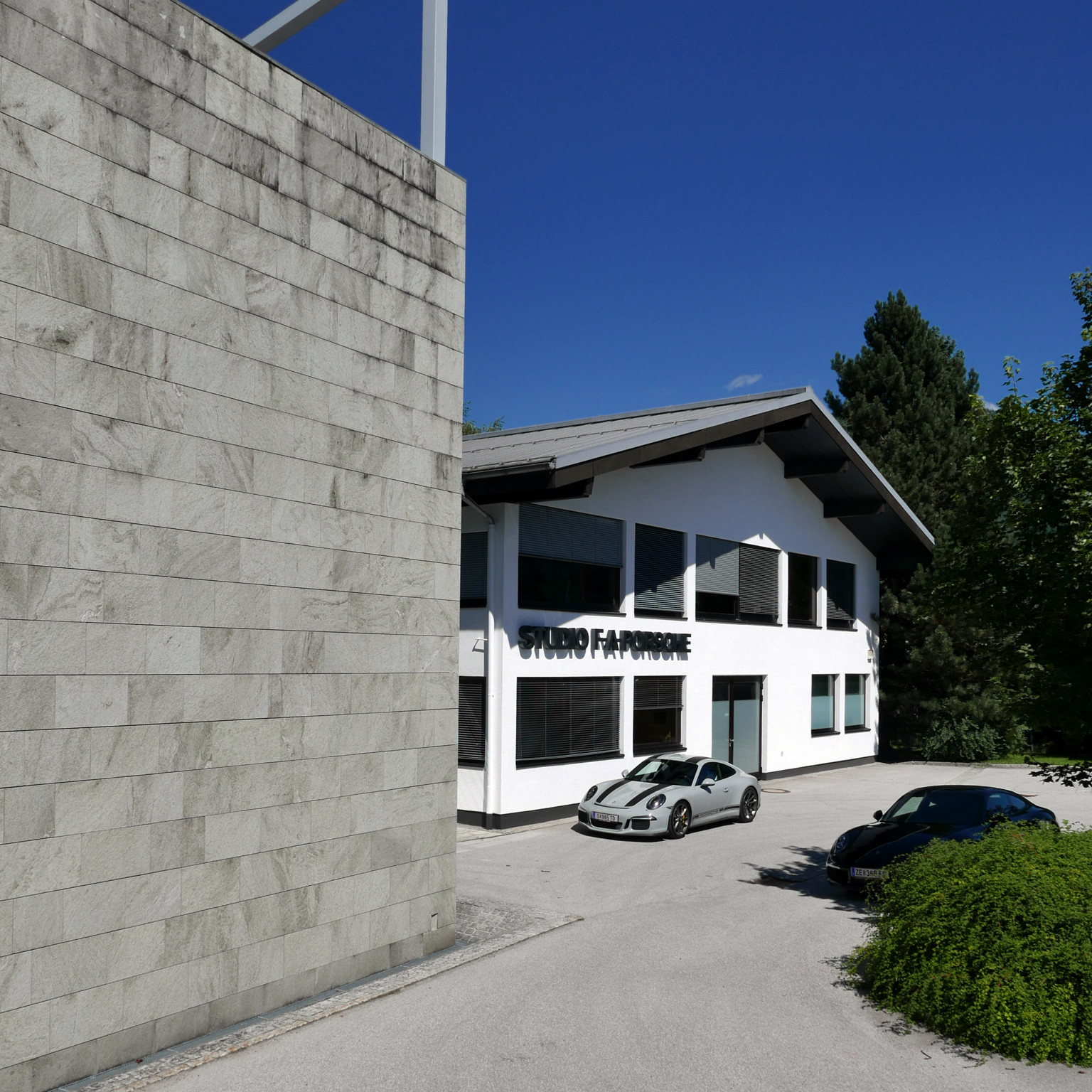 Außenansicht Gebäude Studio FA Porsche