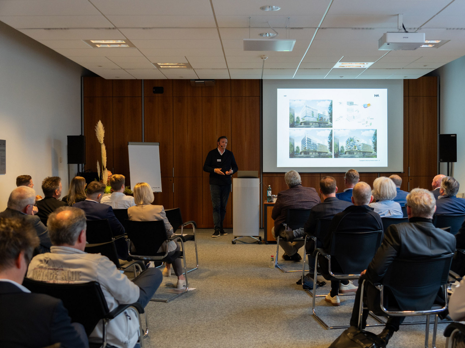 Vortagende der Veranstaltung Modulares Bauen