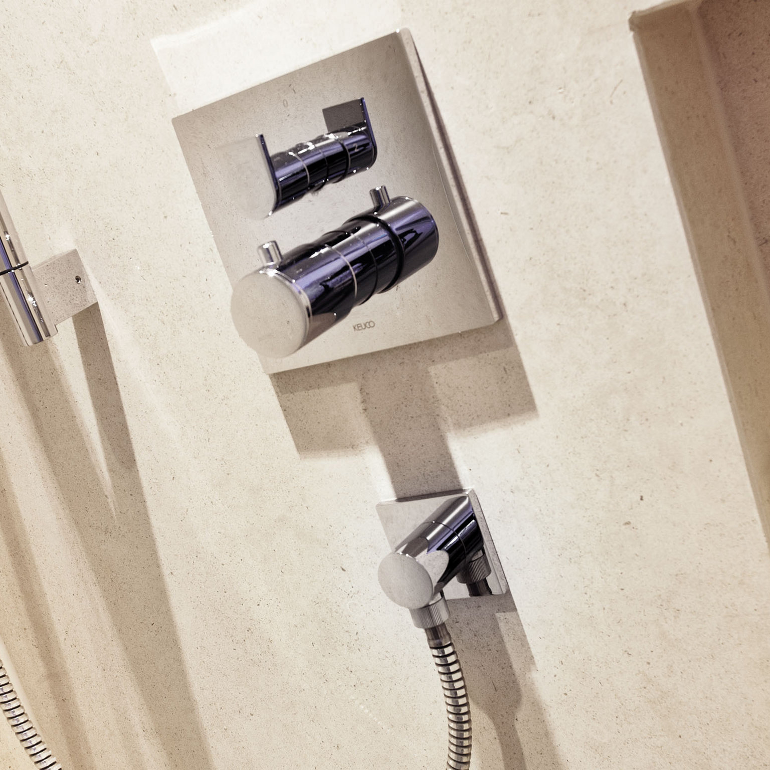 Dusche mit KEUCO Armaturen im Domhotel in Köln