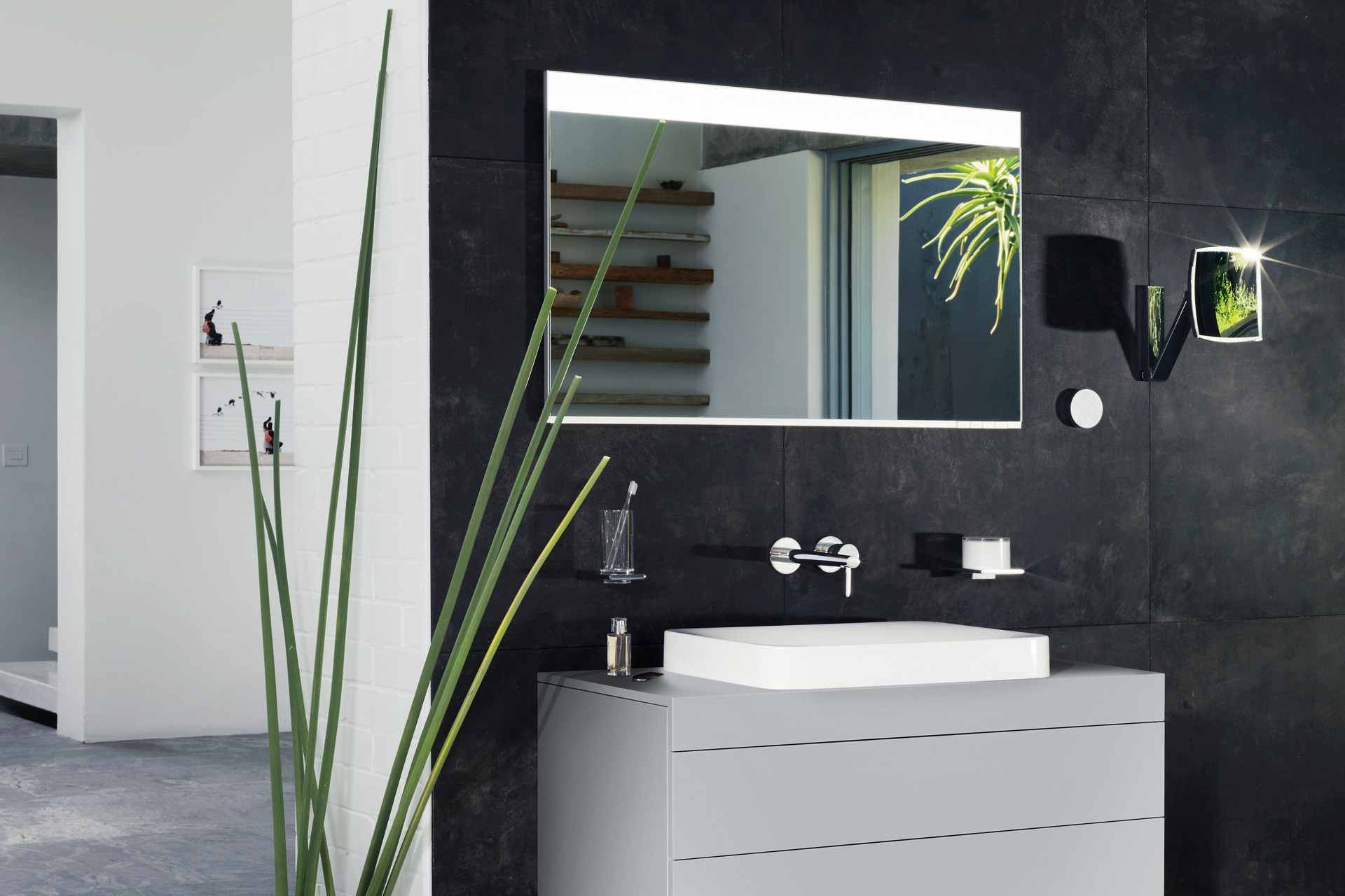 Edition 400 Waschtisch mit Unterschrank und Lichtspiegel mit Einhebel-Waschtischmischer und Accessoires