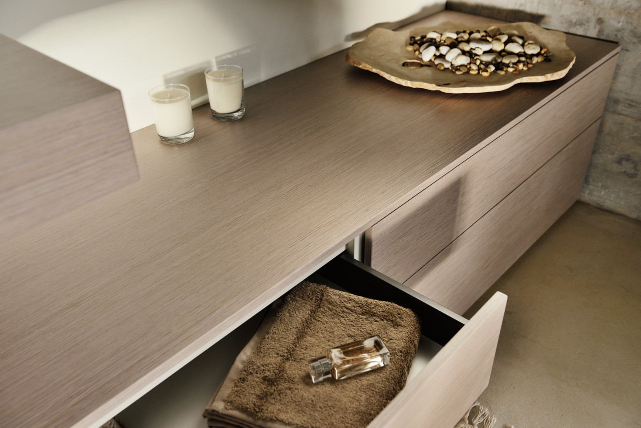 Sideboard in Eiche Cashmere Furnier mit geöffneter Schublade